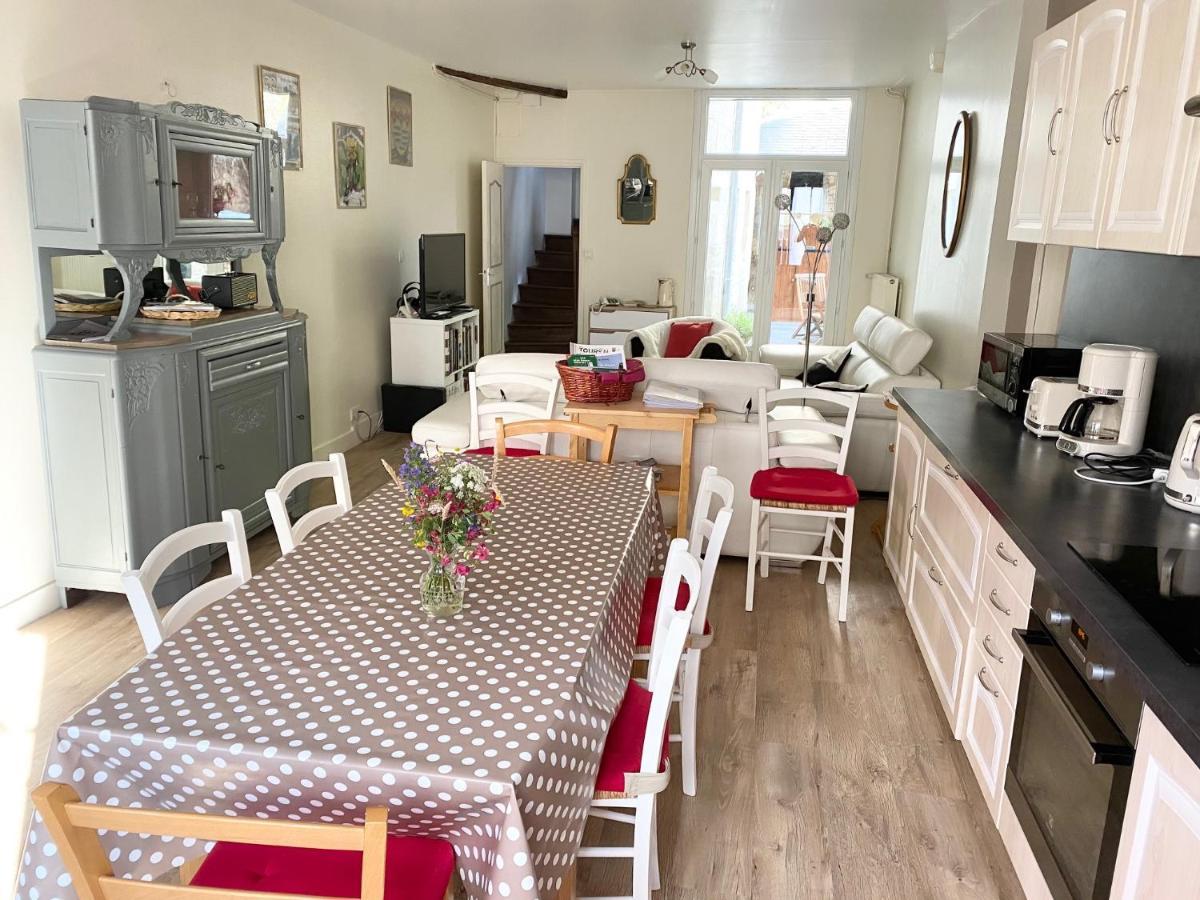 La Maison Des Remparts - Gite 3 Etoiles Pour 8 Pers A Loches Esterno foto